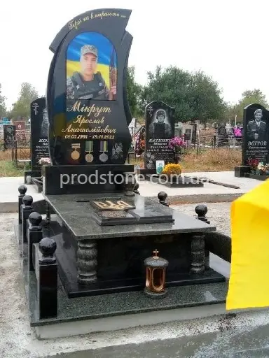 Военный памятник №8