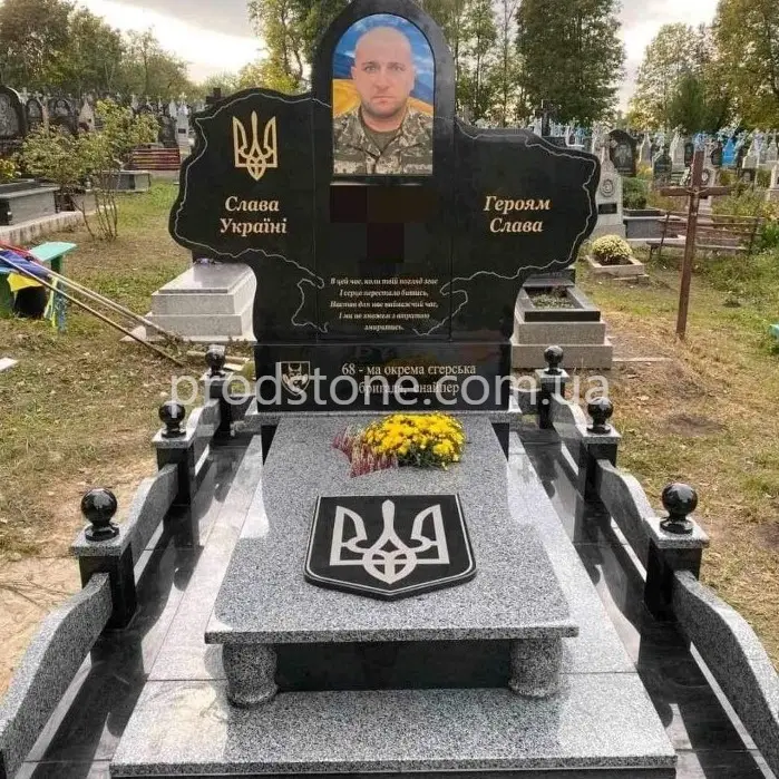 Военный памятник в форме карты Украины №9