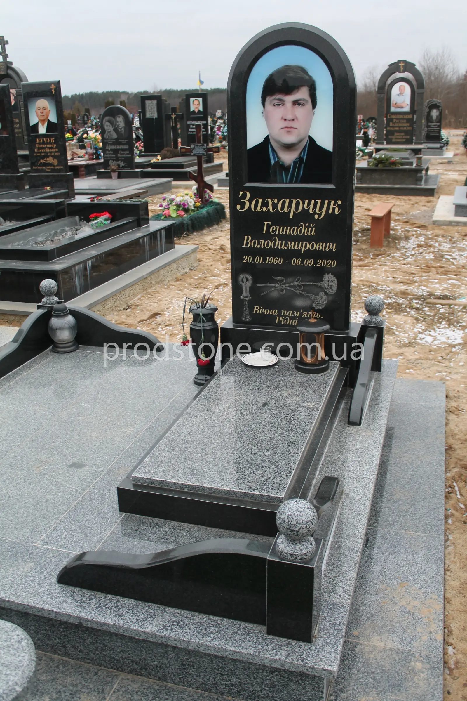 Одинарный памятник №28