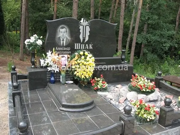 Двойной памятник №8
