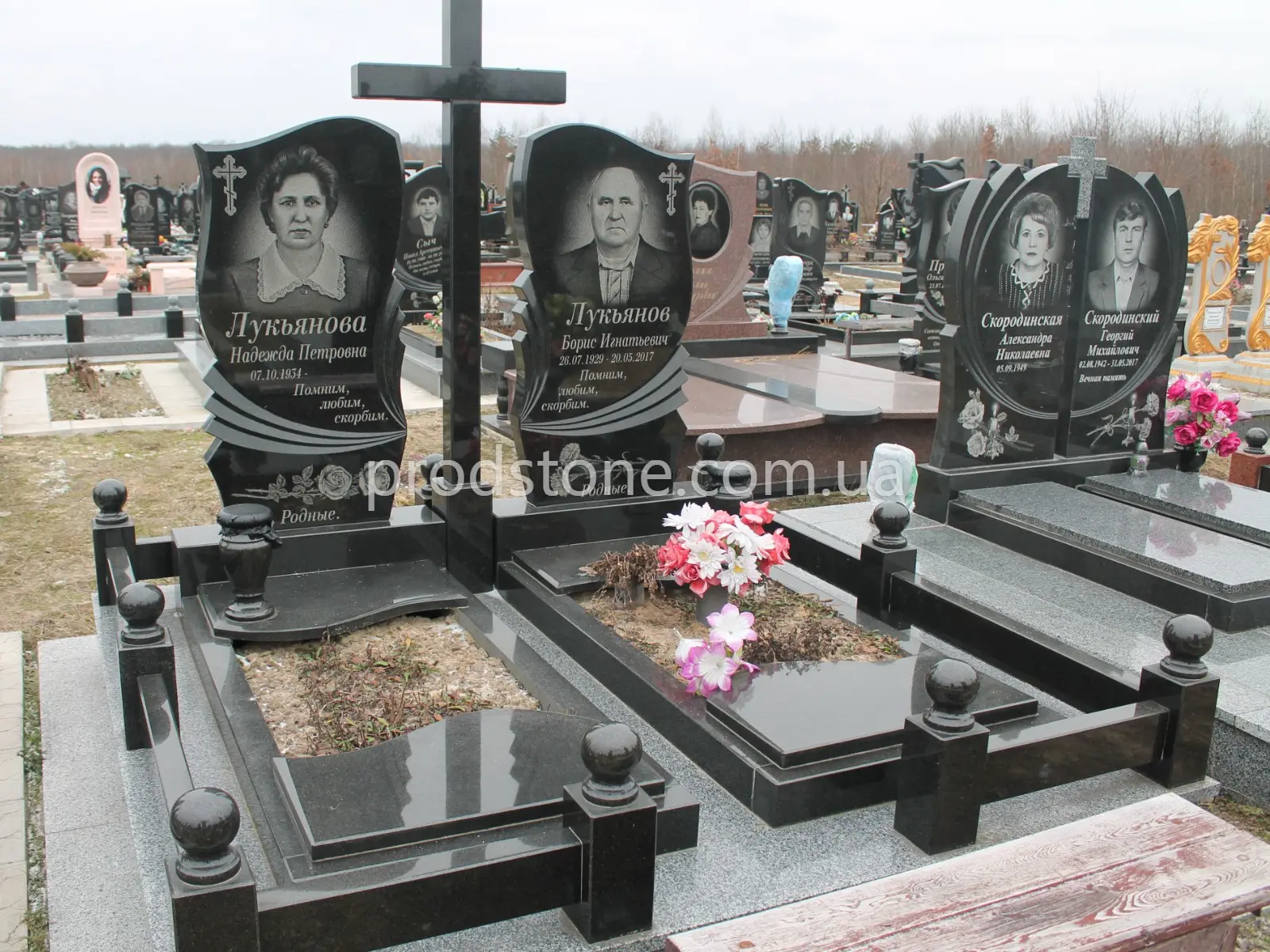 Двойной памятник №40