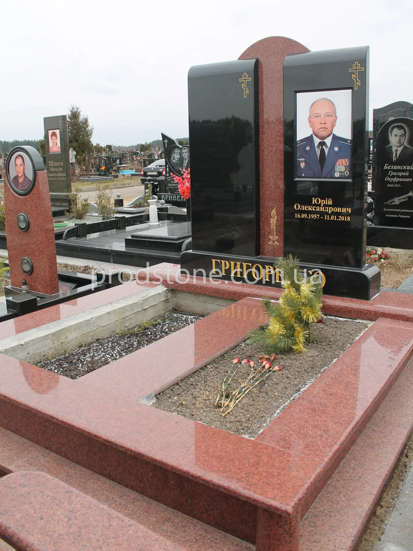 Двойной памятник №43