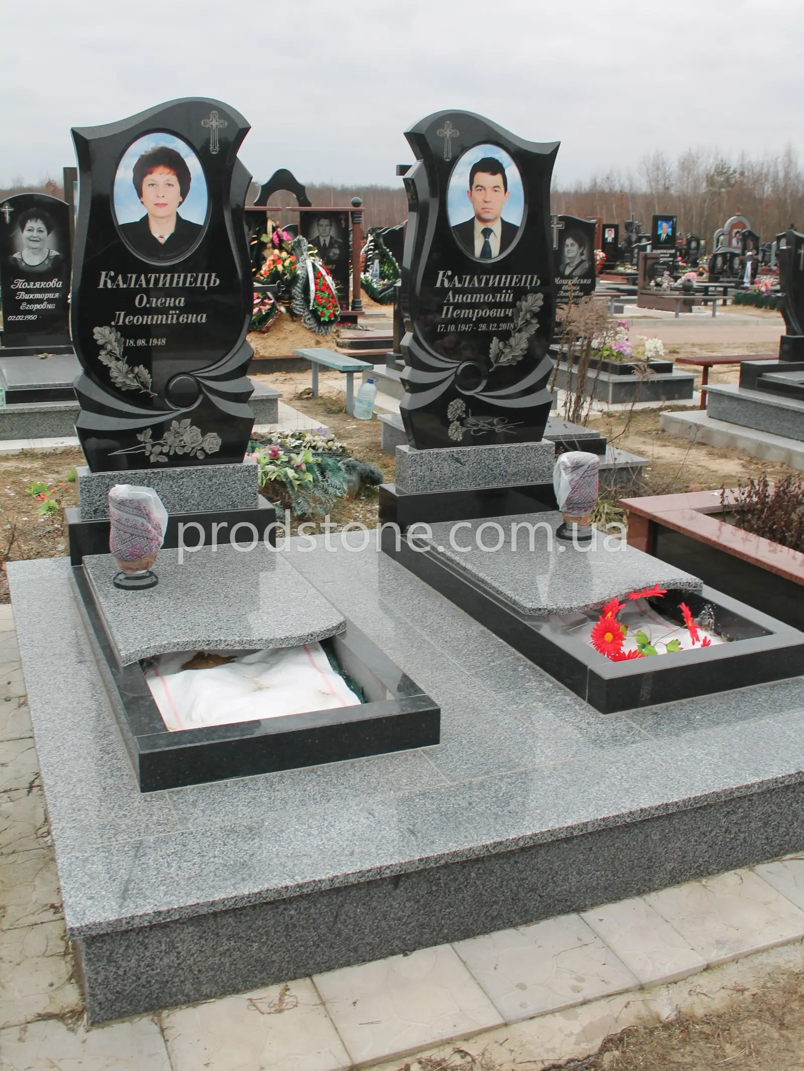 Двойной памятник №44