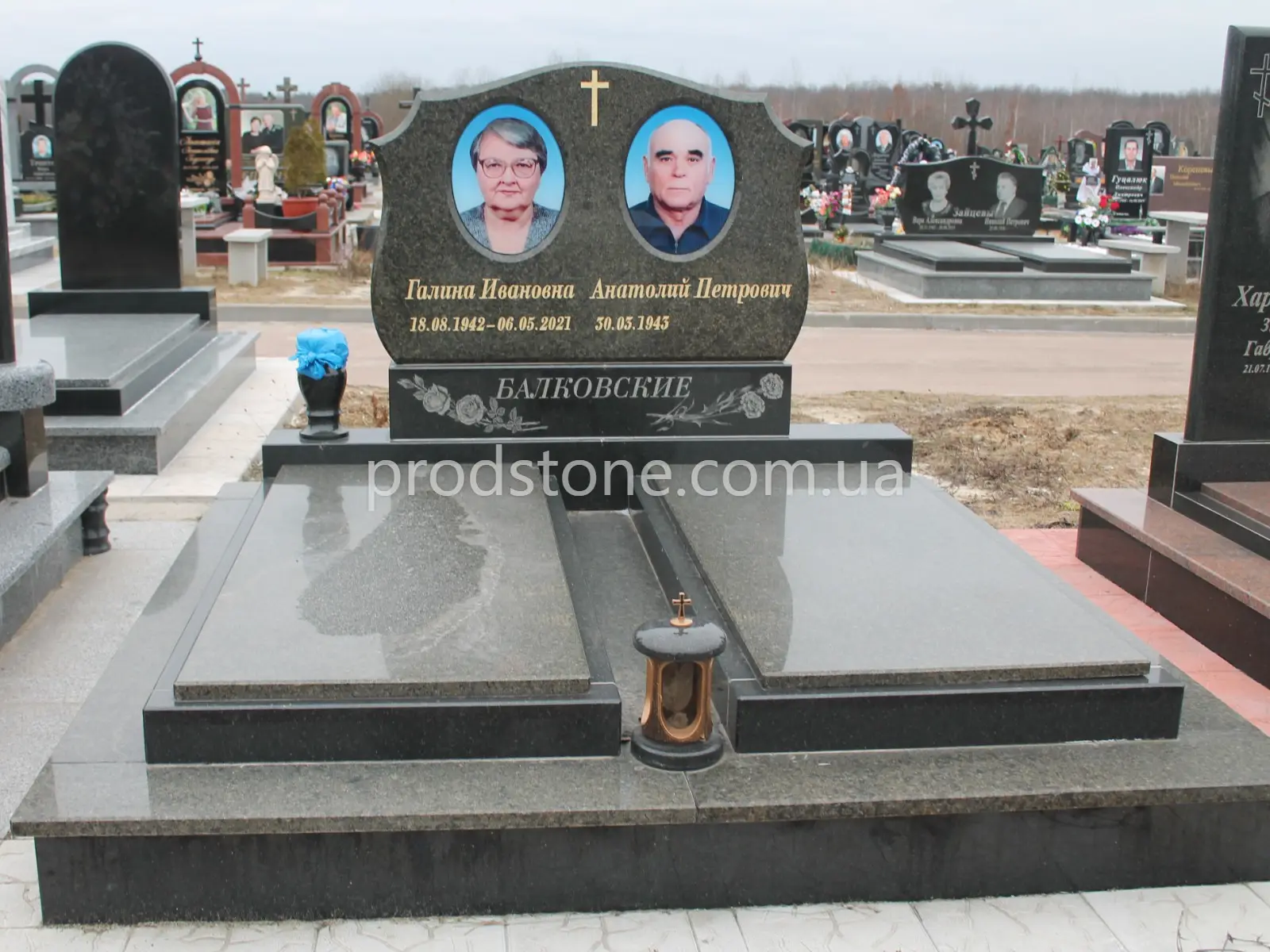 Двойной памятник №48