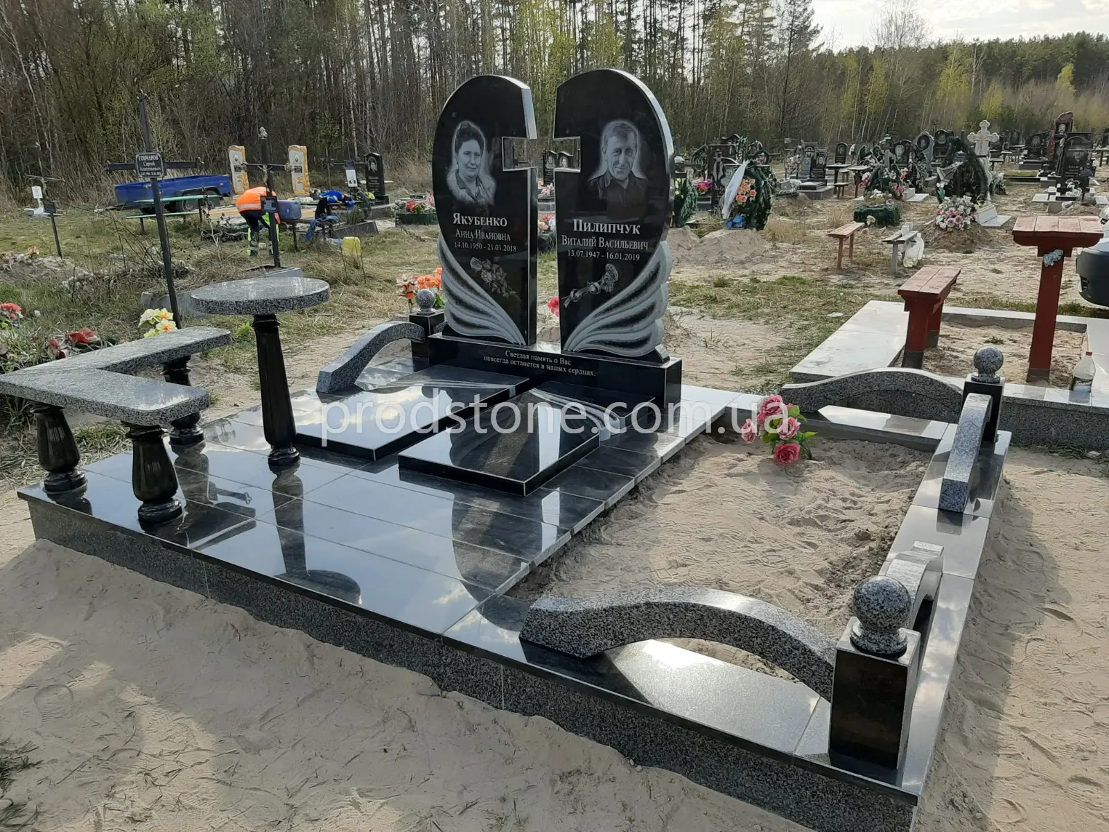 Двойной памятник №49