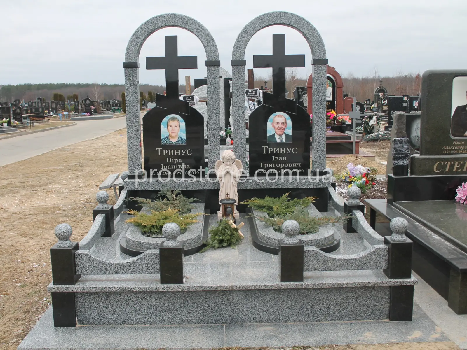 Двойной памятник №54