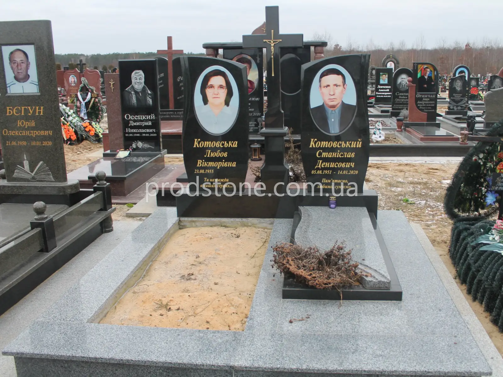 Двойной памятник №57