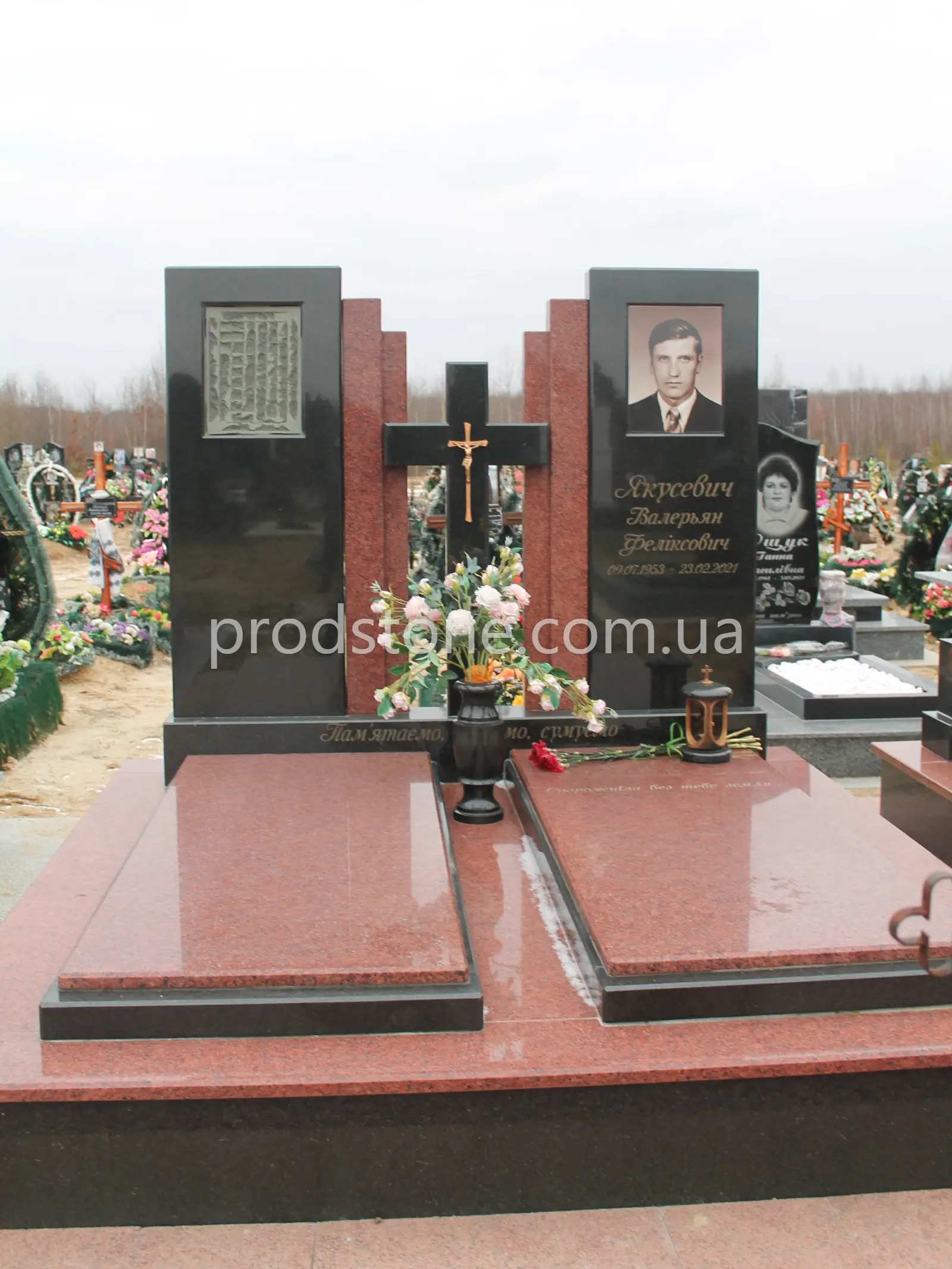 Двойной памятник №60