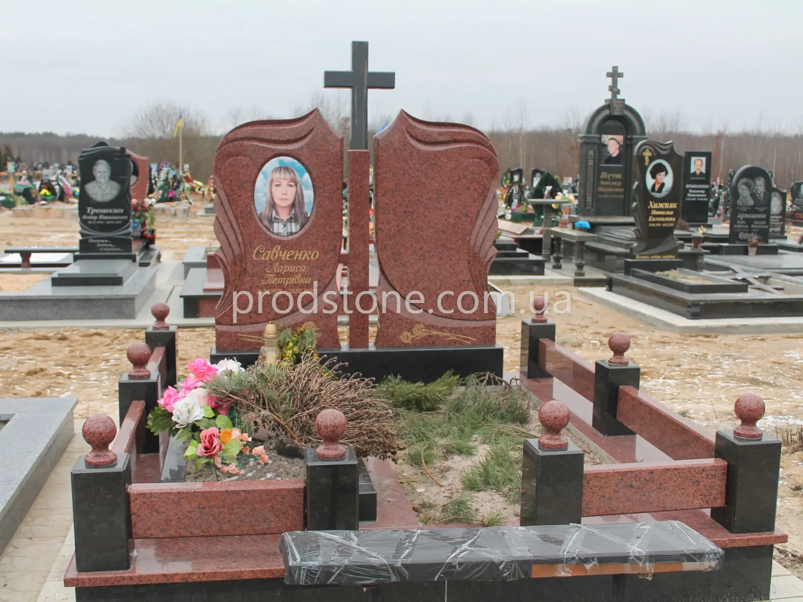 Двойной памятник №68