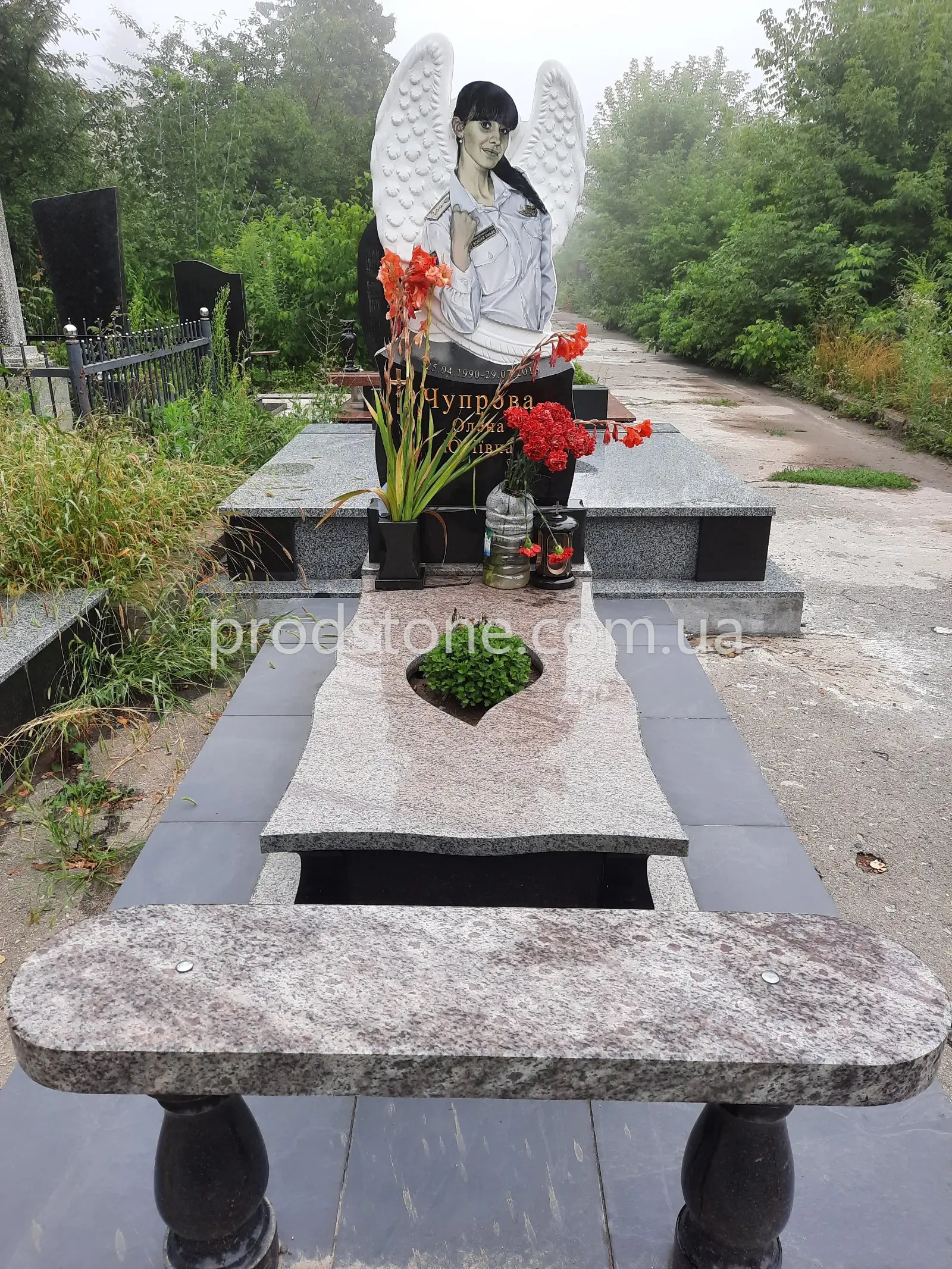 Эксклюзивный одинарный памятник №24