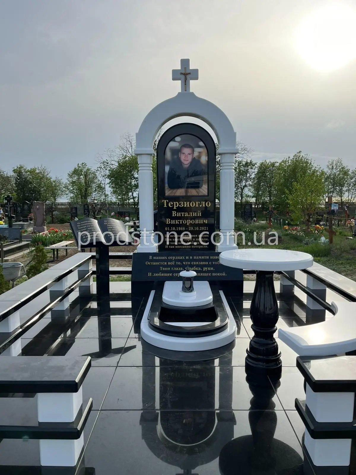 Эксклюзивный одинарный памятник №40