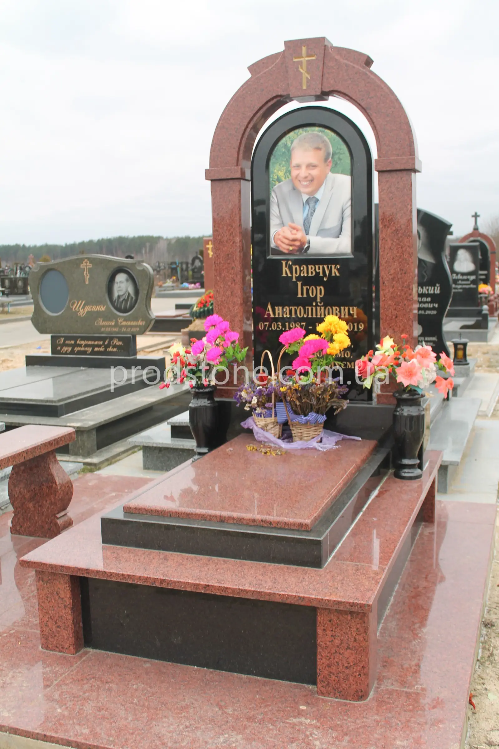 Эксклюзивный одинарный памятник №46