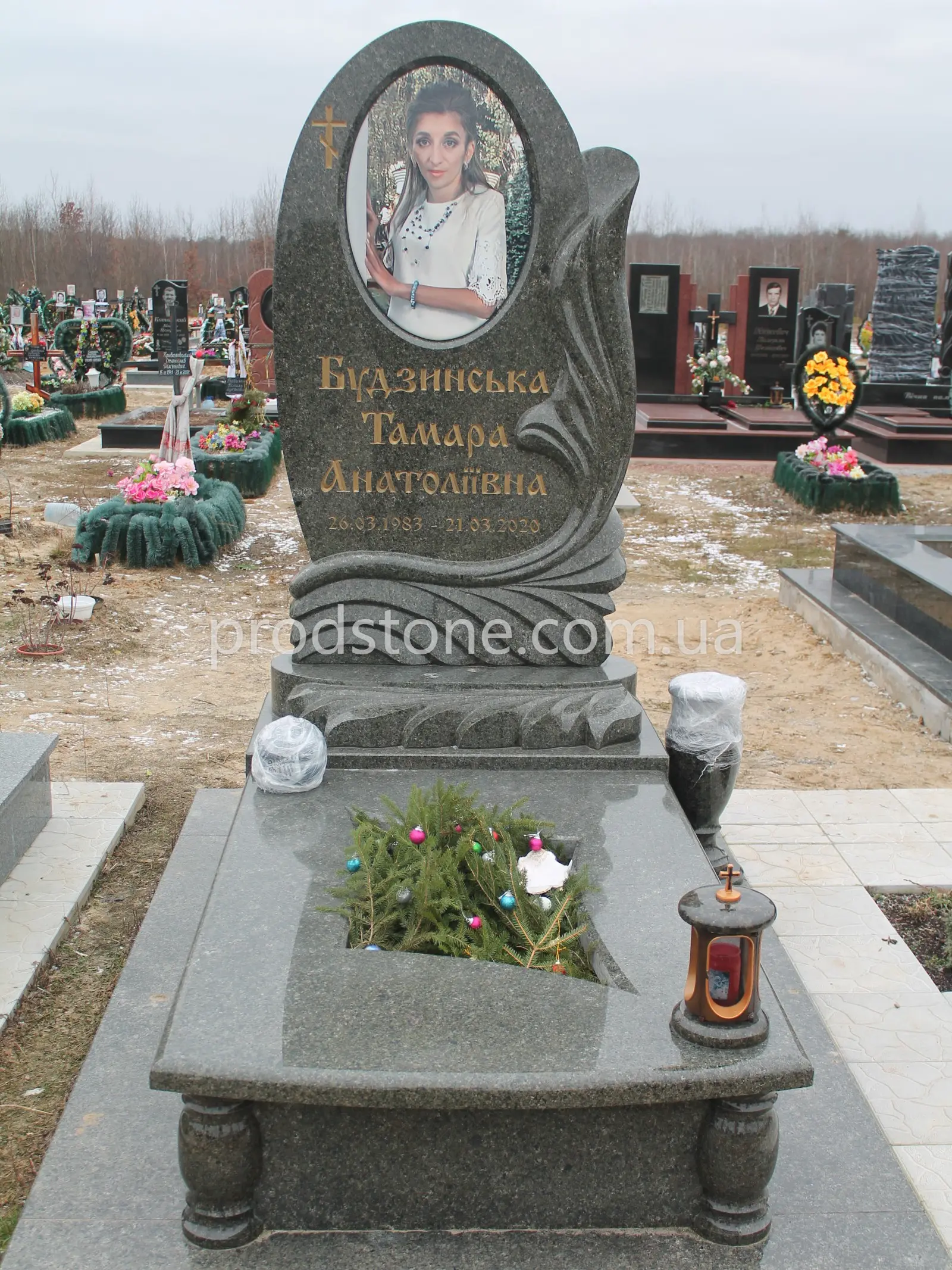 Эксклюзивный одинарный памятник №2